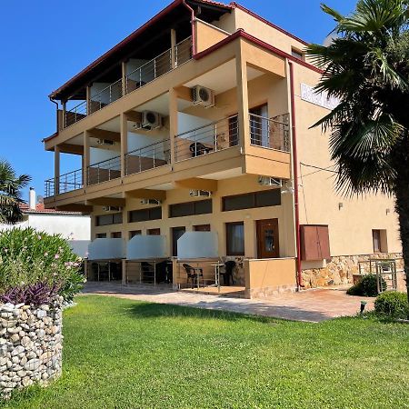 Helios Hotel Ставрос Екстериор снимка
