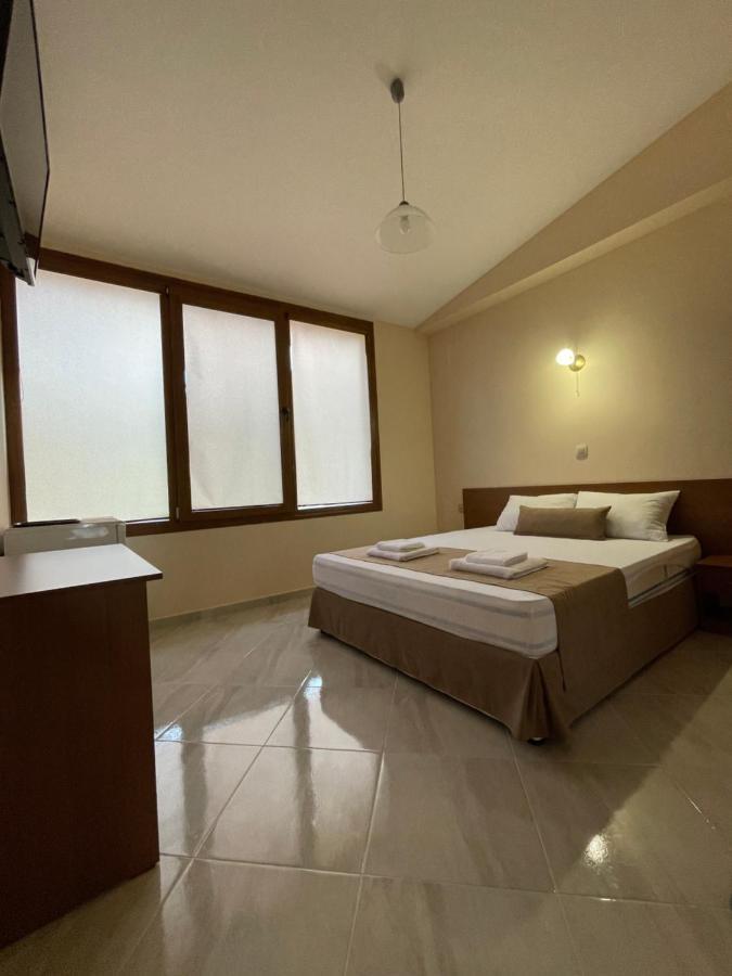 Helios Hotel Ставрос Екстериор снимка