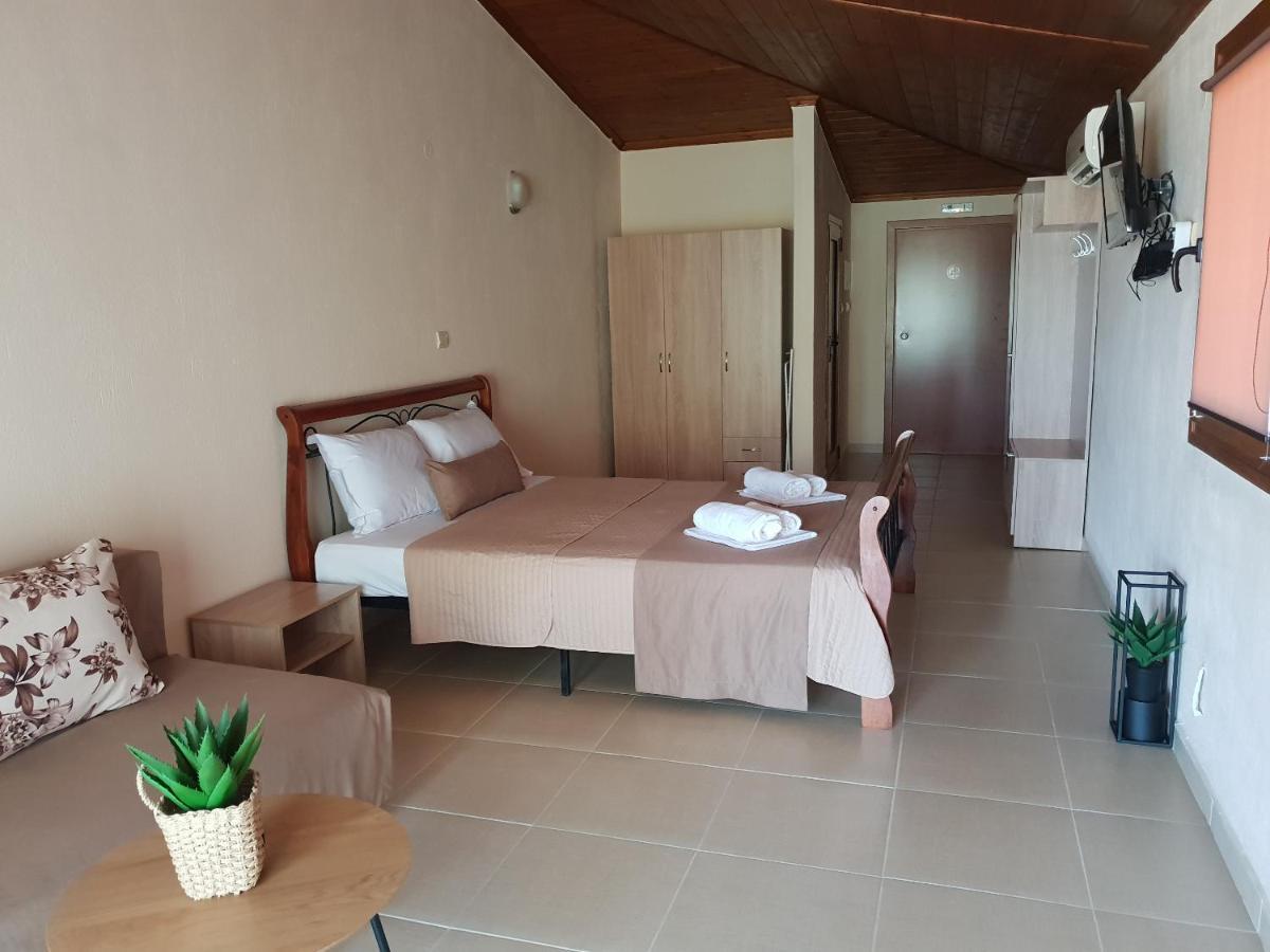 Helios Hotel Ставрос Екстериор снимка